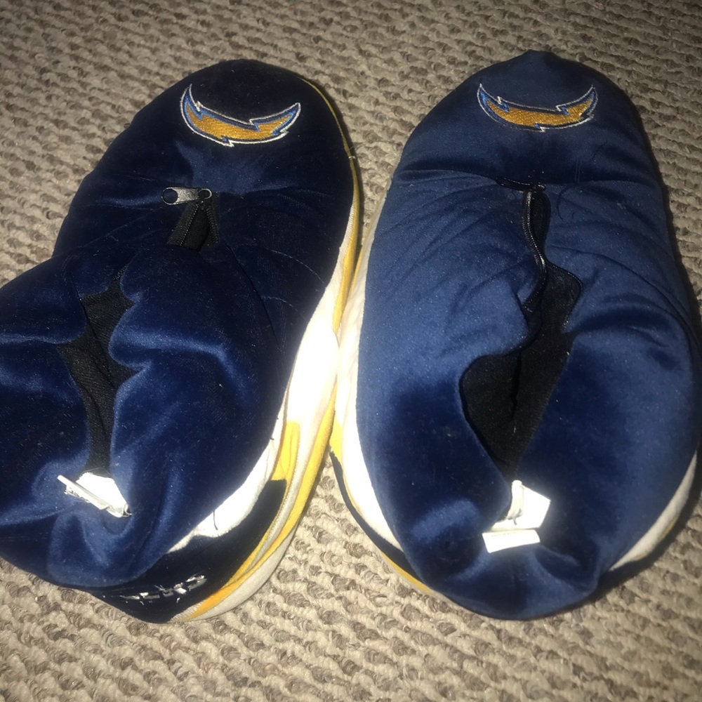 chargers house shoes